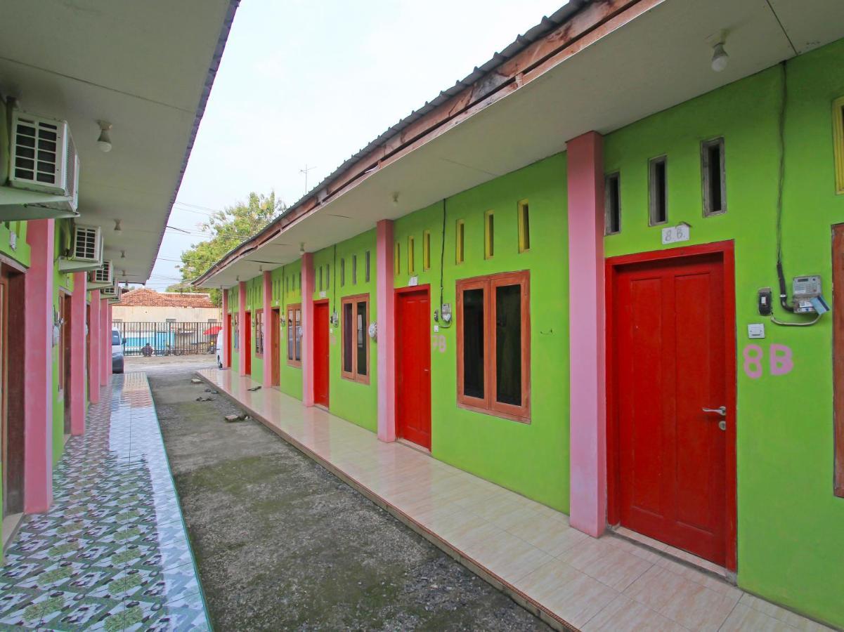 Oyo 91476 Srikaya Hotel 3 Pekalongan Exterior photo