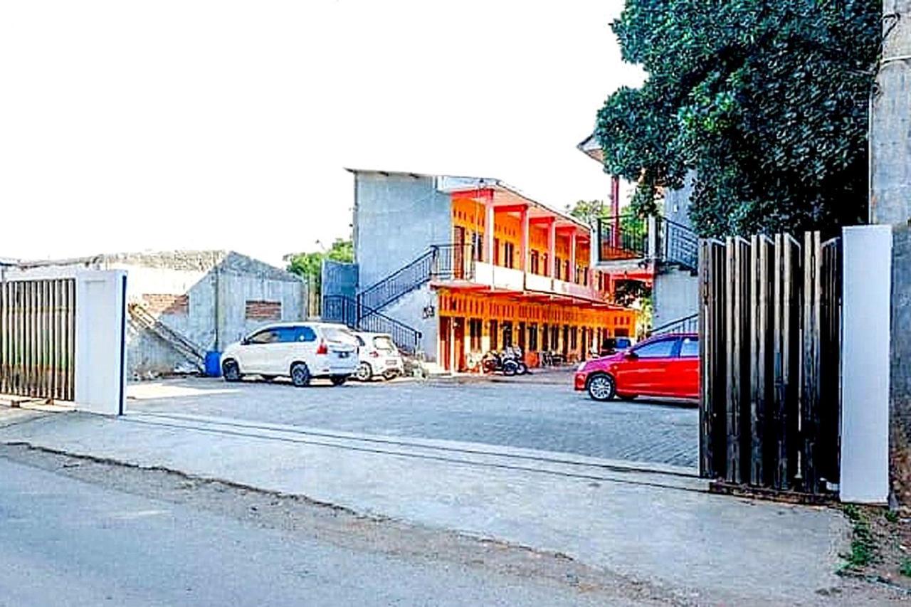 Oyo 91476 Srikaya Hotel 3 Pekalongan Exterior photo